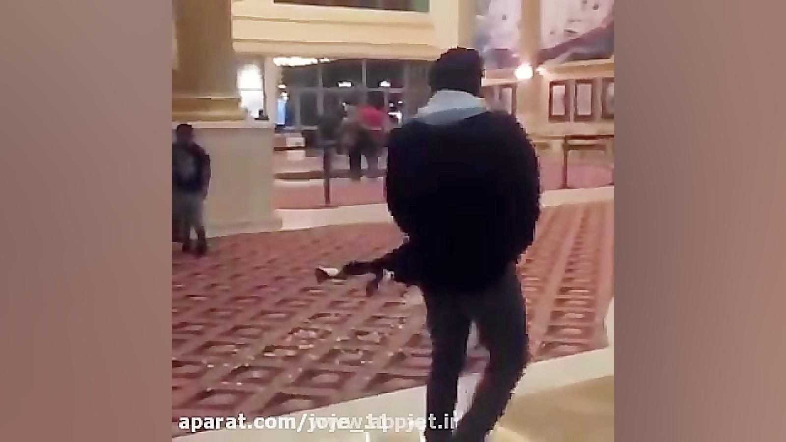 راه رفتن و افتادن دختر روی کف...