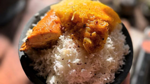 مرغ مجلسی با کره و پیاز کارامل...