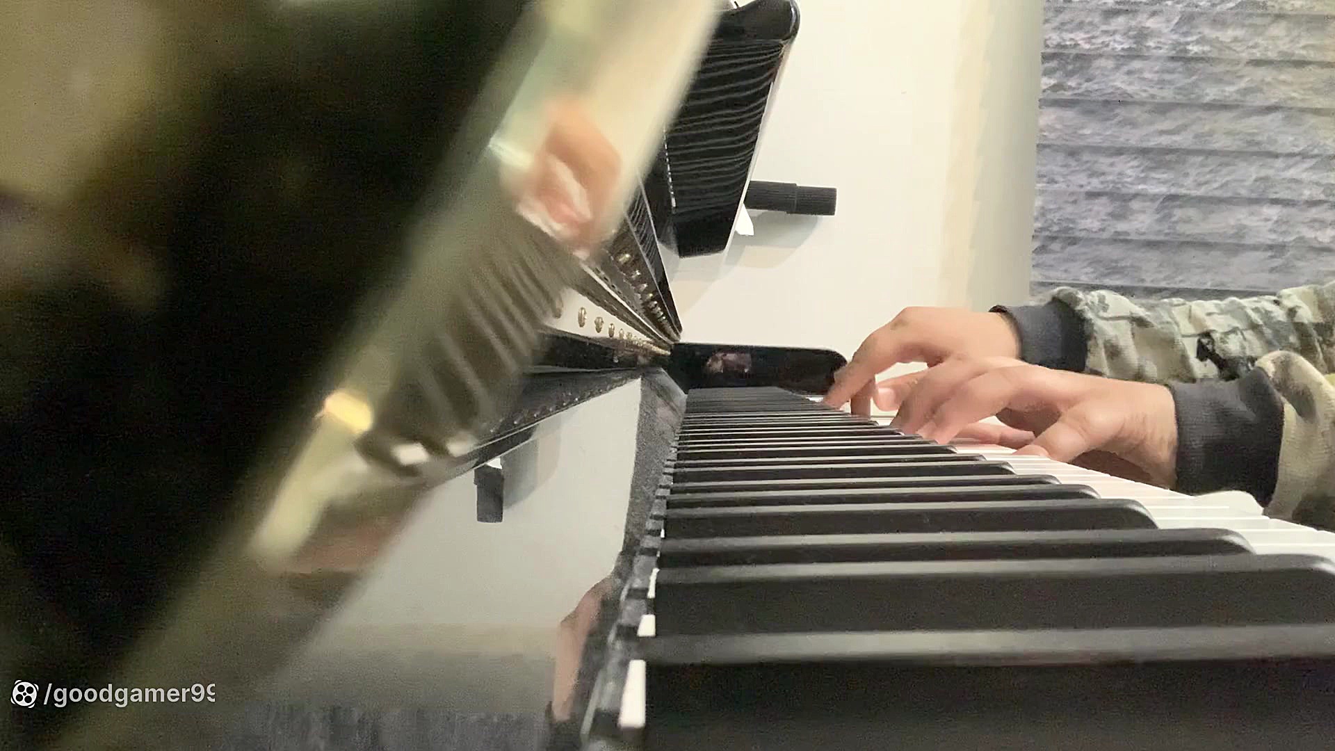 اهنگ زیبای دارک ایز باهه