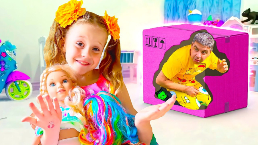 سرگرمی کودک  نستیا و پدر در فض...