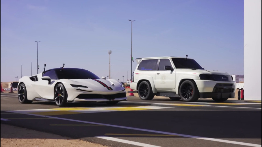 فراری SF90 در برای شاسی بلند 3...