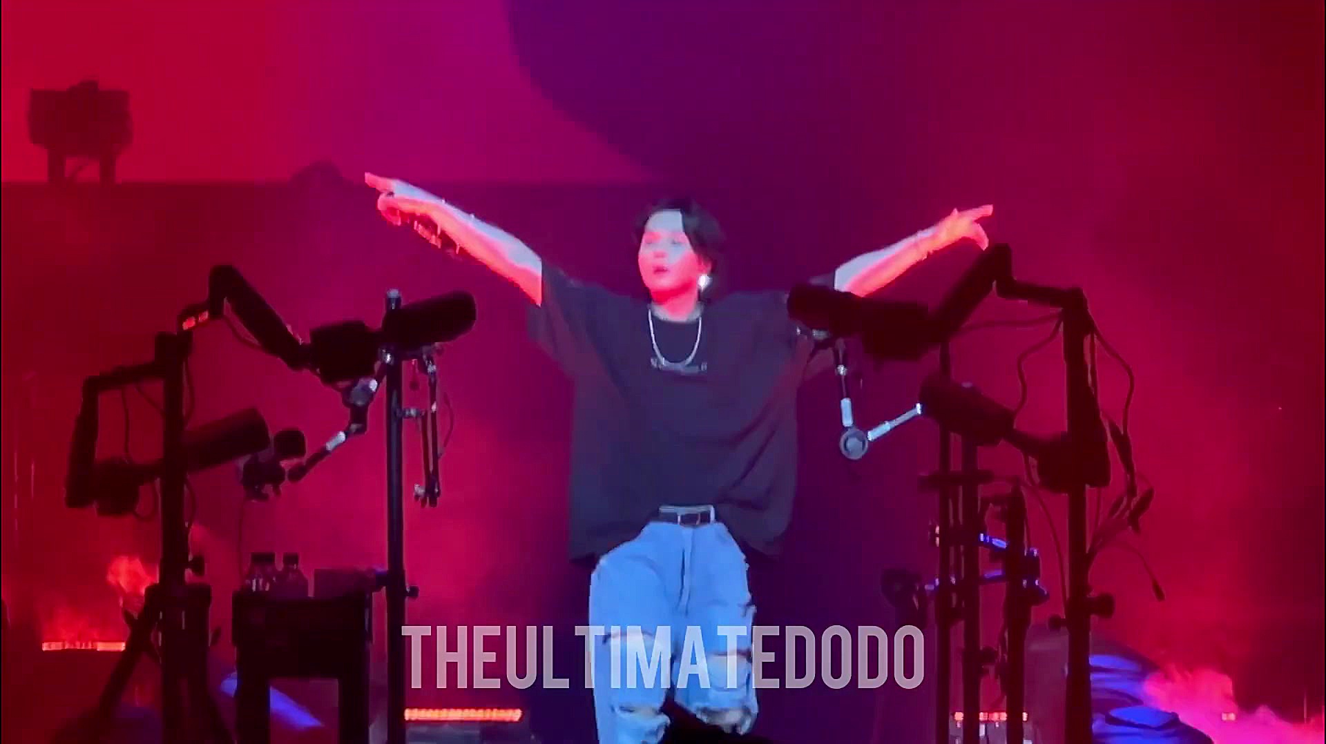 کنسرت شوگا اجرای اهنگ D Day