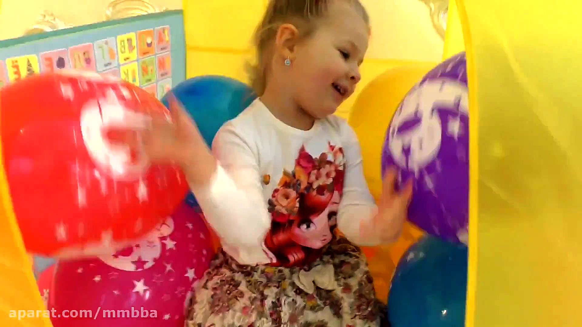 دیانا و روما :: بازی با بادکنک...