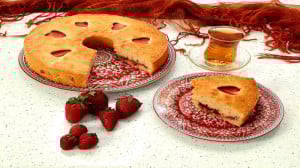 طرز تهیه کیک توت فرنگی با تمام...