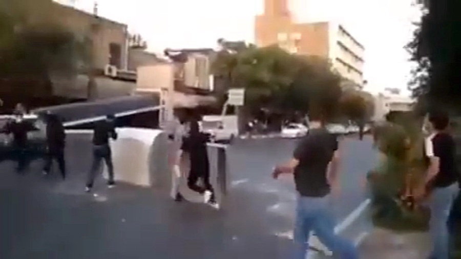 درگیری اغتشاش گران با ماموران...