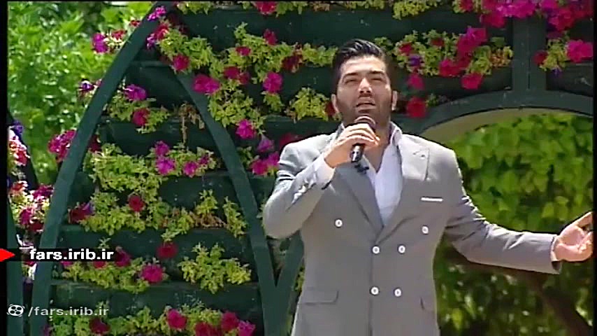 ترانه ای عاشقانه با صدای آقای...