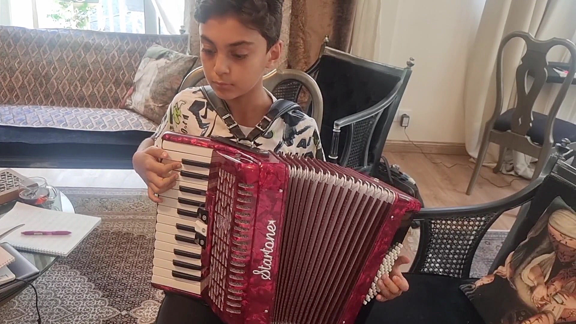 آکاردئون نوازی خردسال