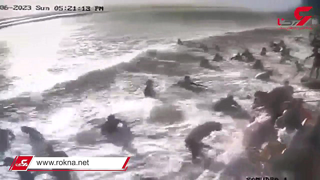 موج ویرانگر در ساحل زنان و مرد...