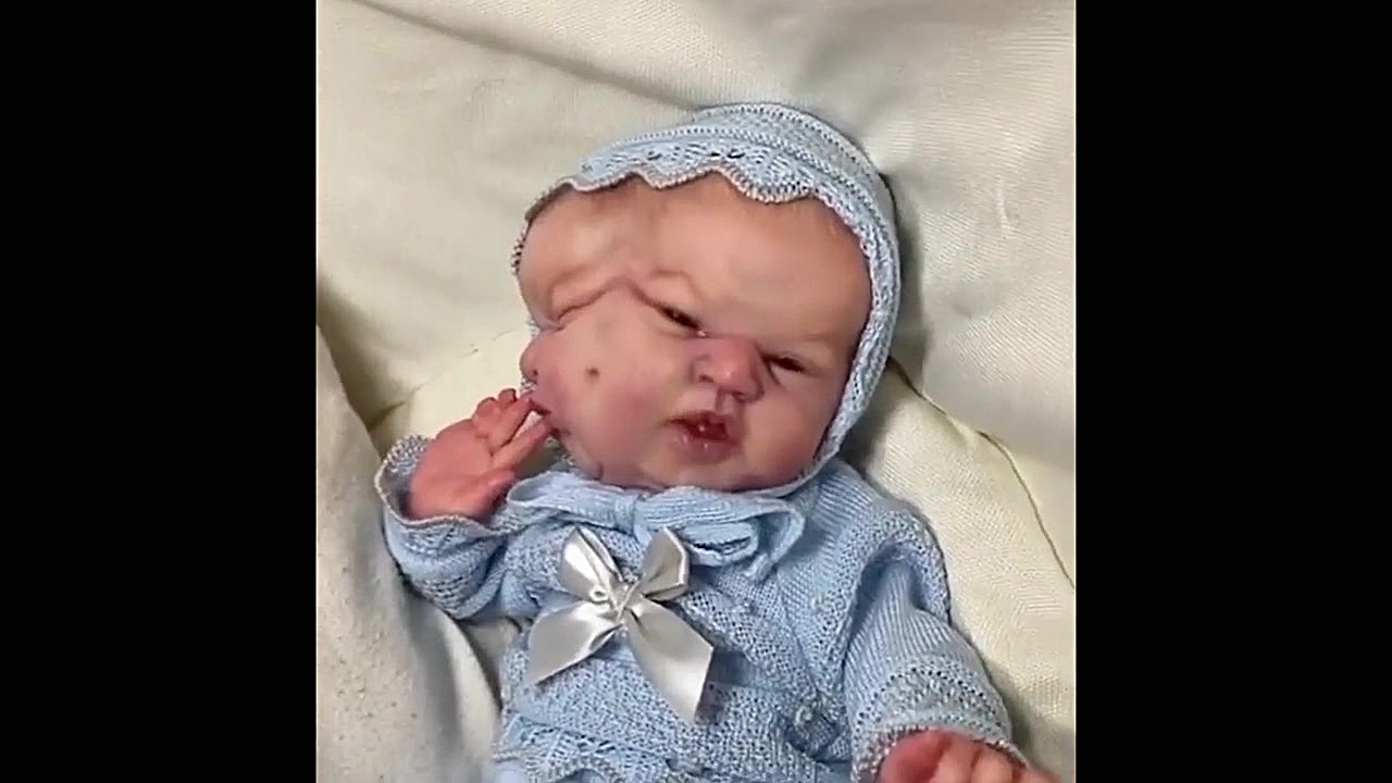 نوازد متولد شده عجیب با دو صور...