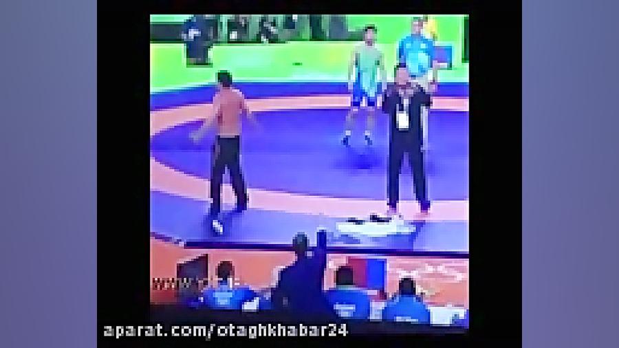 فیلم لخت شدن مربیان کشتی در اع...