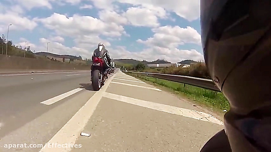 راندن موتور سنگین در جاده  کاو...