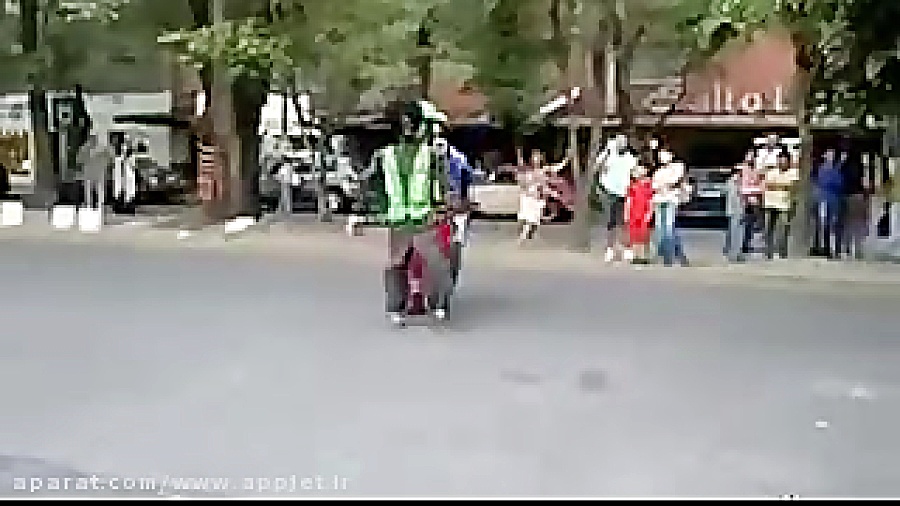 خلاقیت جالب یک رقاص خیابانی