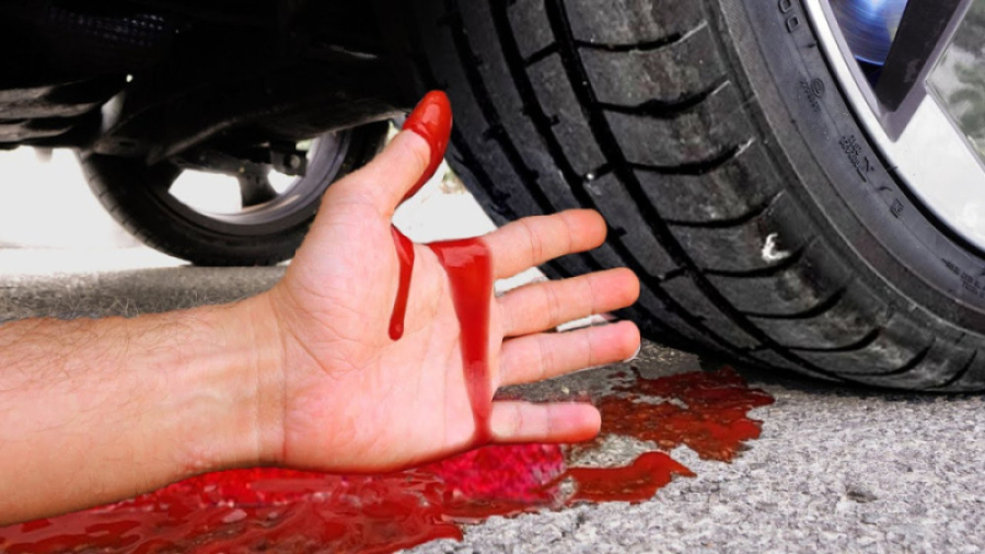 ماشین آزمایشی در مقابل دست هال...