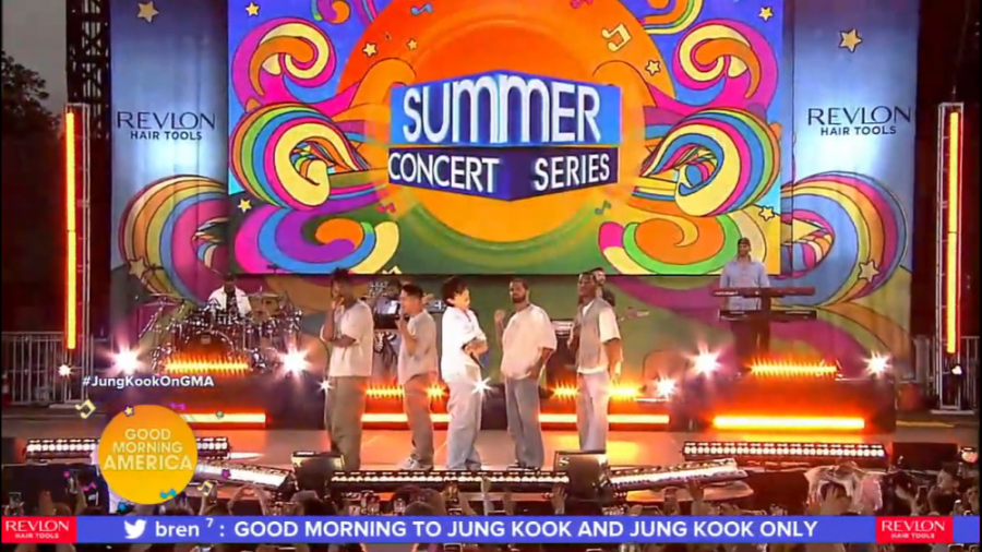 اجرای آهنگ Dynamite از جونگ کو...