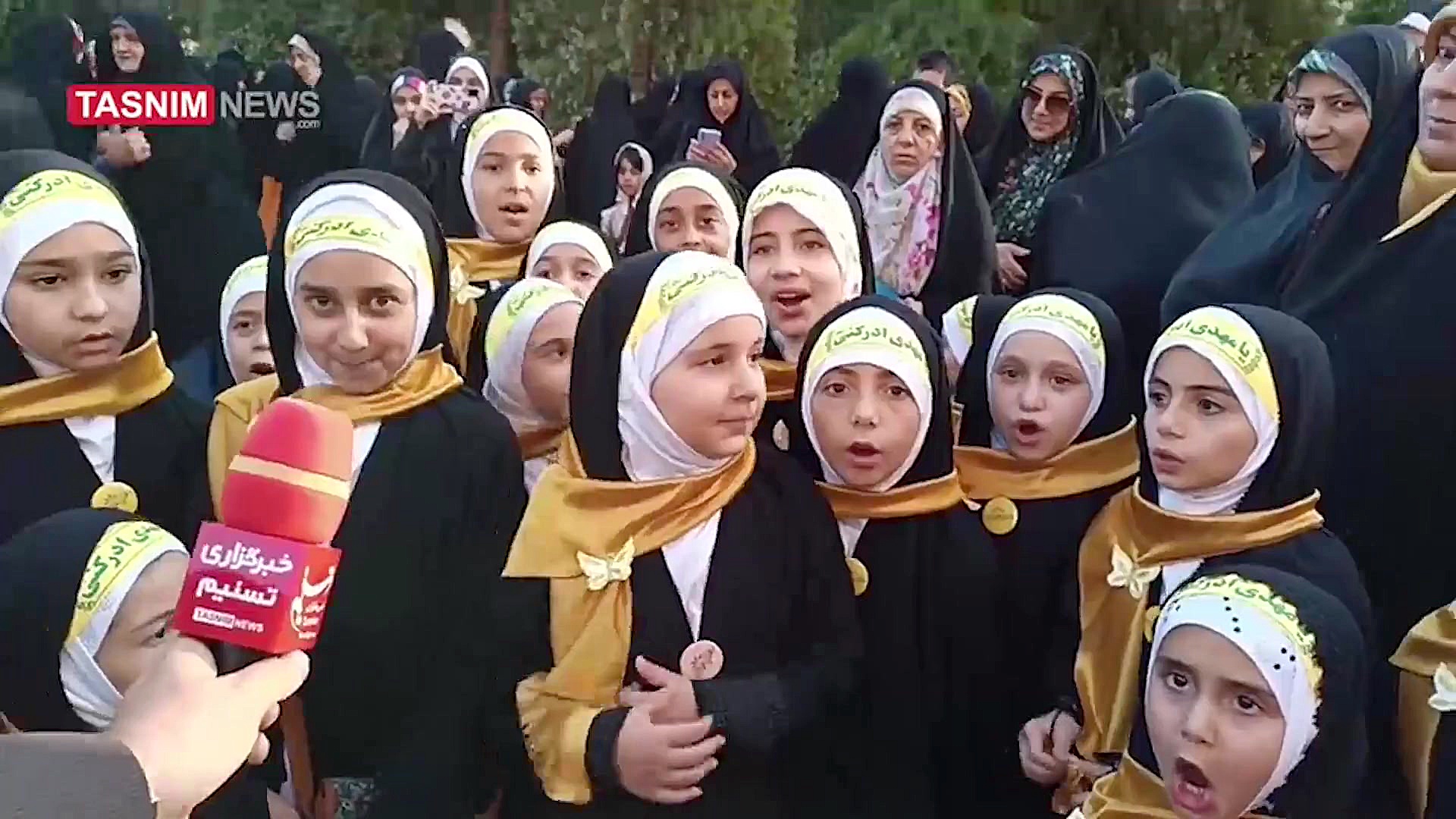 راهپیمایی بانوان شاهرودی در حم...