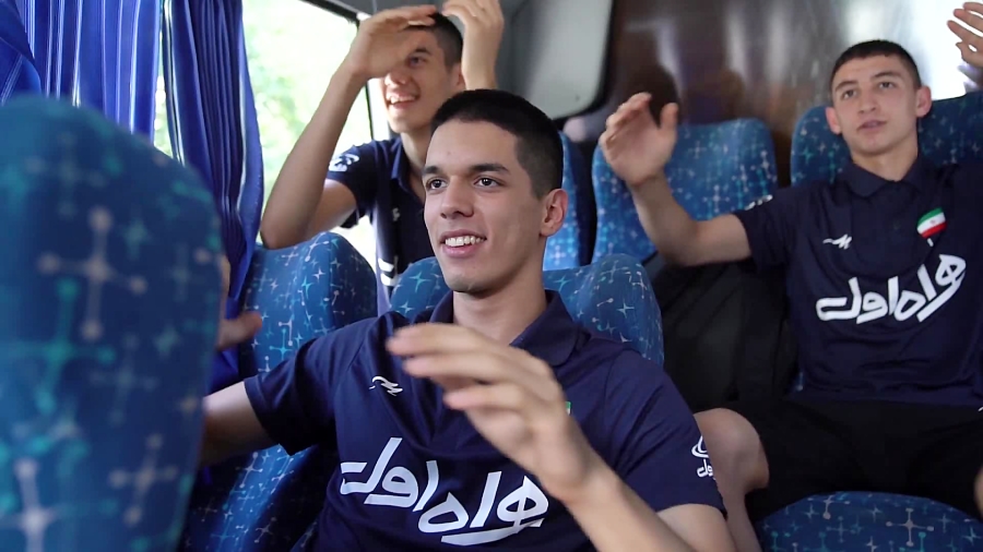 میزبان با حمایت هوادارانش هم ح...