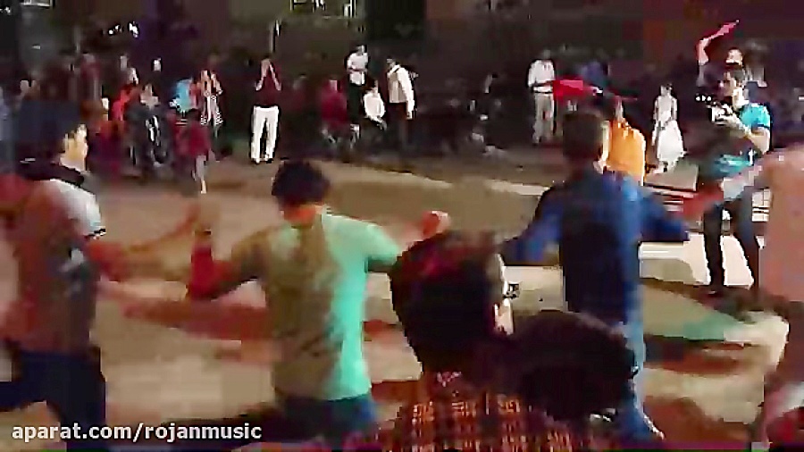 اجرای آهنگ لری توسط موزیک روژا...