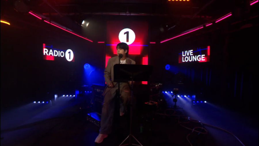 اجرای آهنگ Seven از جونگ کوک د...