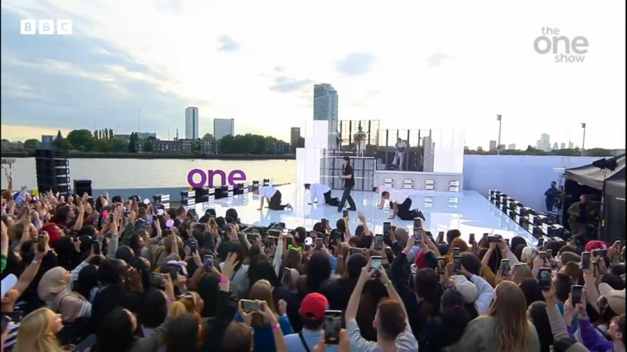 اجرای آهنگ Seven از جونگ کوک د...