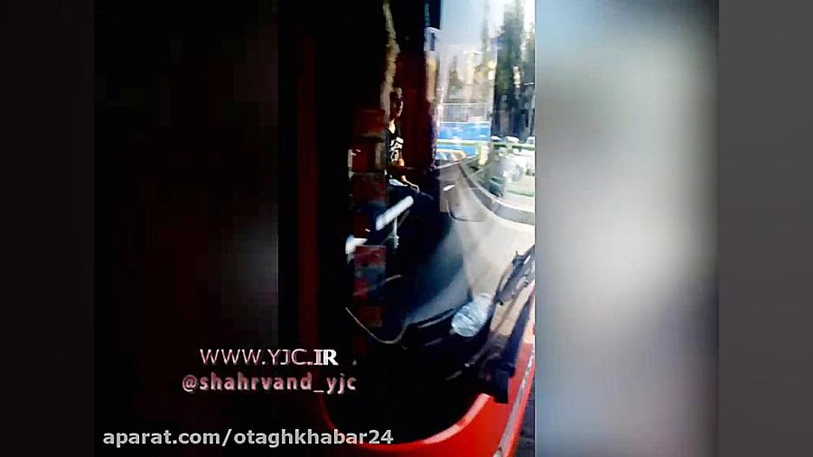یک پسر بچه ، راننده اتوبوس BRT
