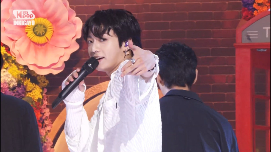 اجرای آهنگ seven از جونگ کوک د...