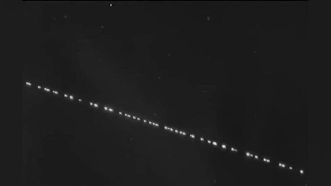 رد شدن ماهواره استارلینک ایلان...