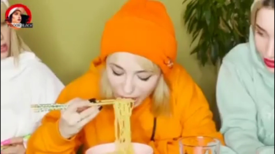 تست تند ترین نودل دنیا با آرزو...