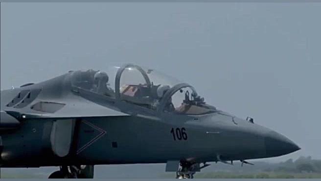 جنگنده یاک ۱۳۰ نیروی هوایی بنگ...