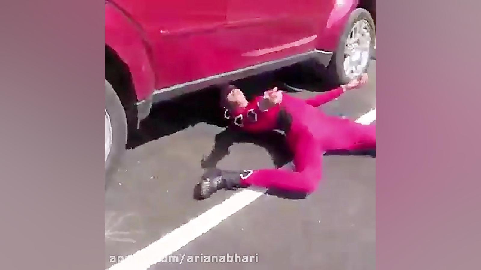 دختر انعطاف پذیر