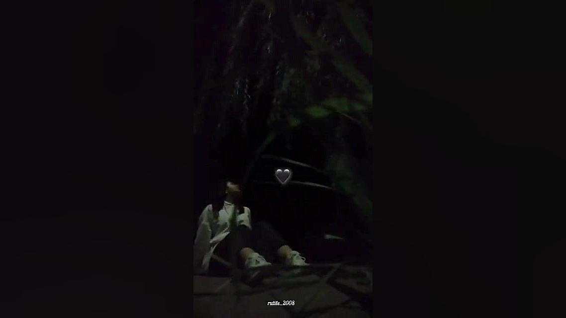 من همه جا تنهایی میرم :)