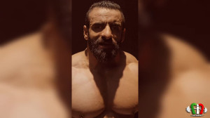 هادی چوپان از بدنش رونمایی کرد...