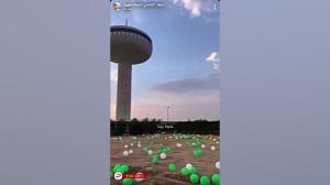 پخش کردن بادکنک در هوا به مناسبت روز ملی کشور عربستان پخش کردن بادکنک در هوا به مناسبت روز ملی کشور عربستان