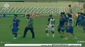 حمله به داور در لیگ دسته یک فوتبال در دقیقه ۷ مسابقه حمله به داور در لیگ دسته یک فوتبال در دقیقه ۷ مسابقه
