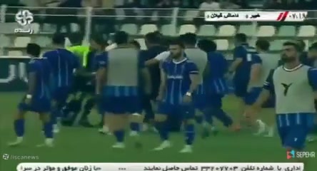 حمله به داور در لیگ دسته یک فوتبال در دقیقه ۷ مسابقه