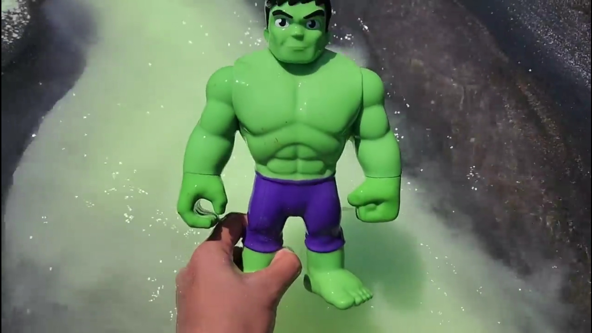 فیگور و اسباب بازی های هالک اب...