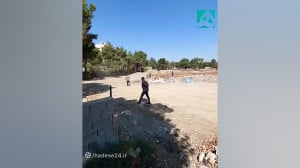 فیلمی از جستجوی سگ های پلیس در اطراف ویلای داریوش مهرجویی فیلمی از جستجوی سگ های پلیس در اطراف ویلای داریوش مهرجویی