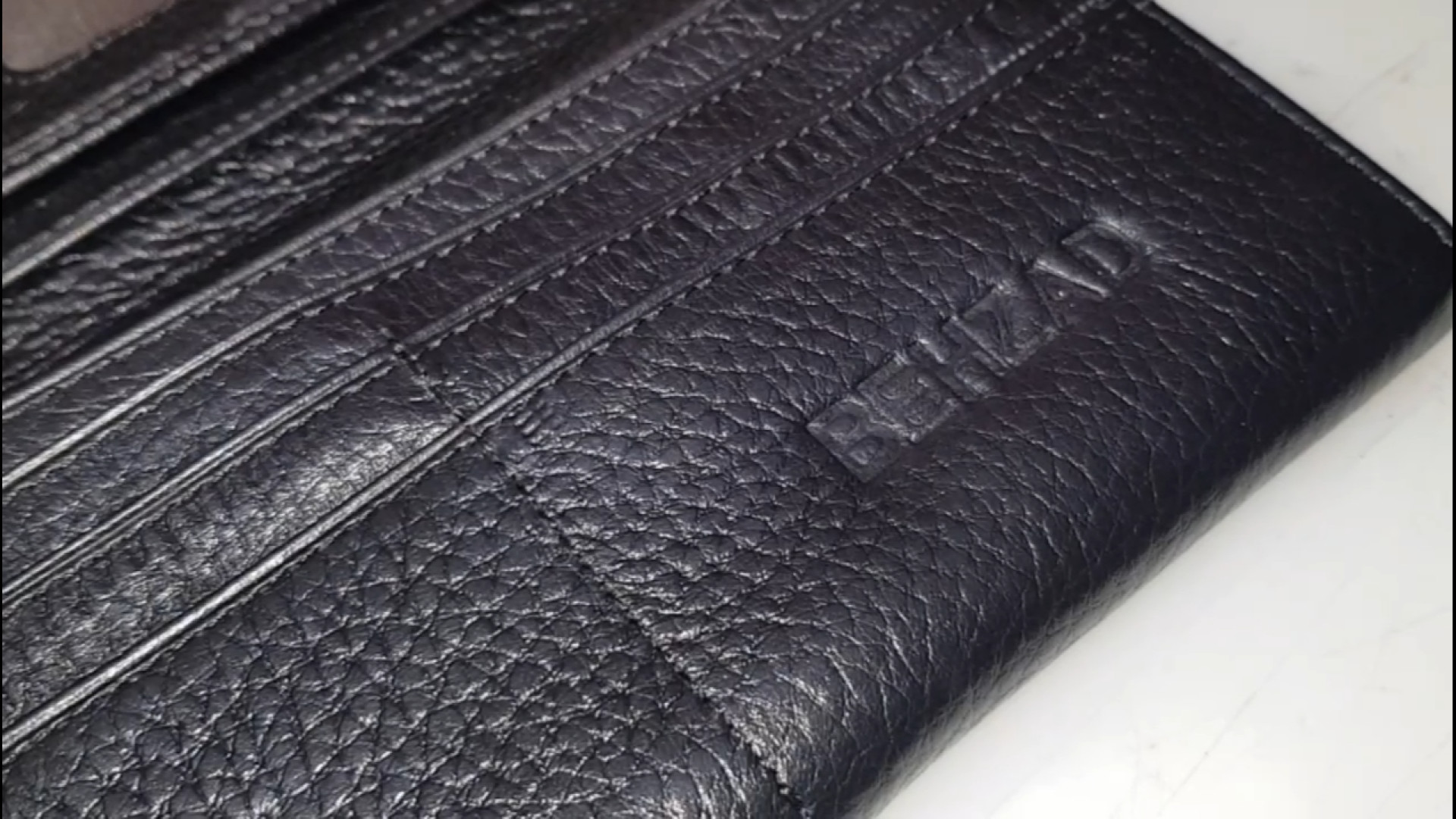 حک اسم روی کیف و چرم