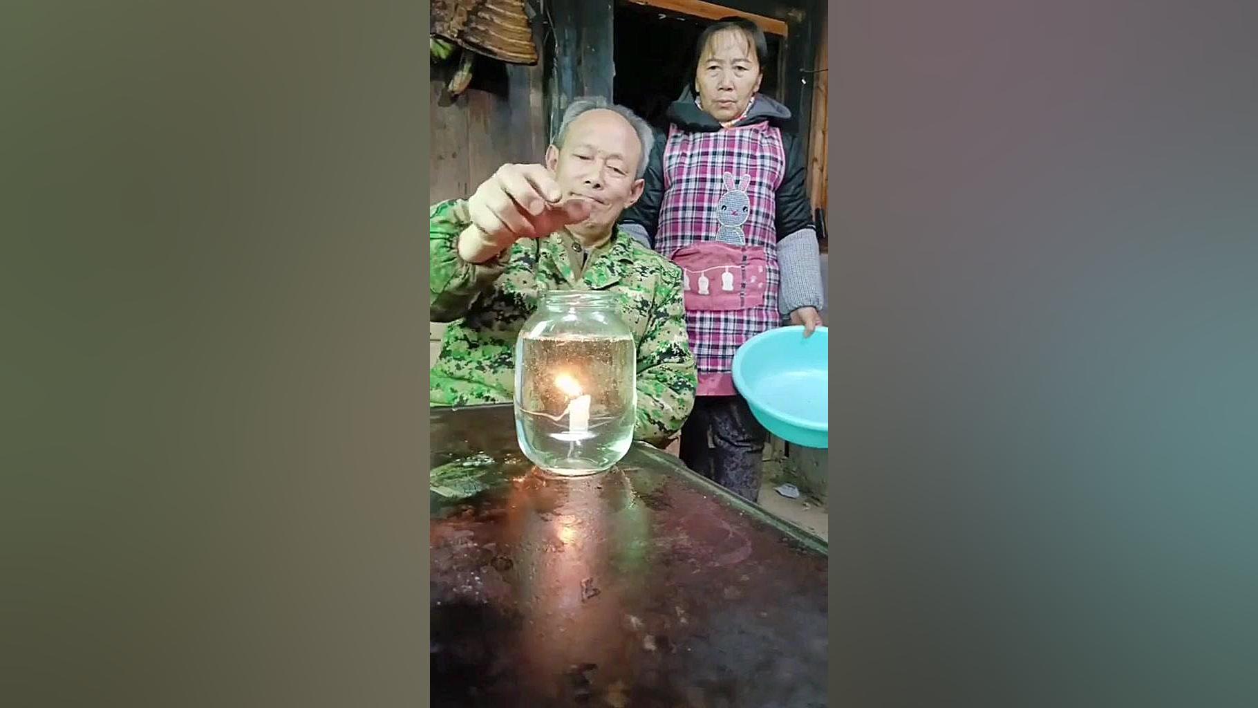 شعبده‌بازی روشن کردن شمع در آب