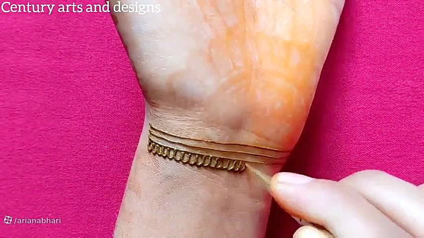 آموزش و یادگیری حنا زدن دست بر...