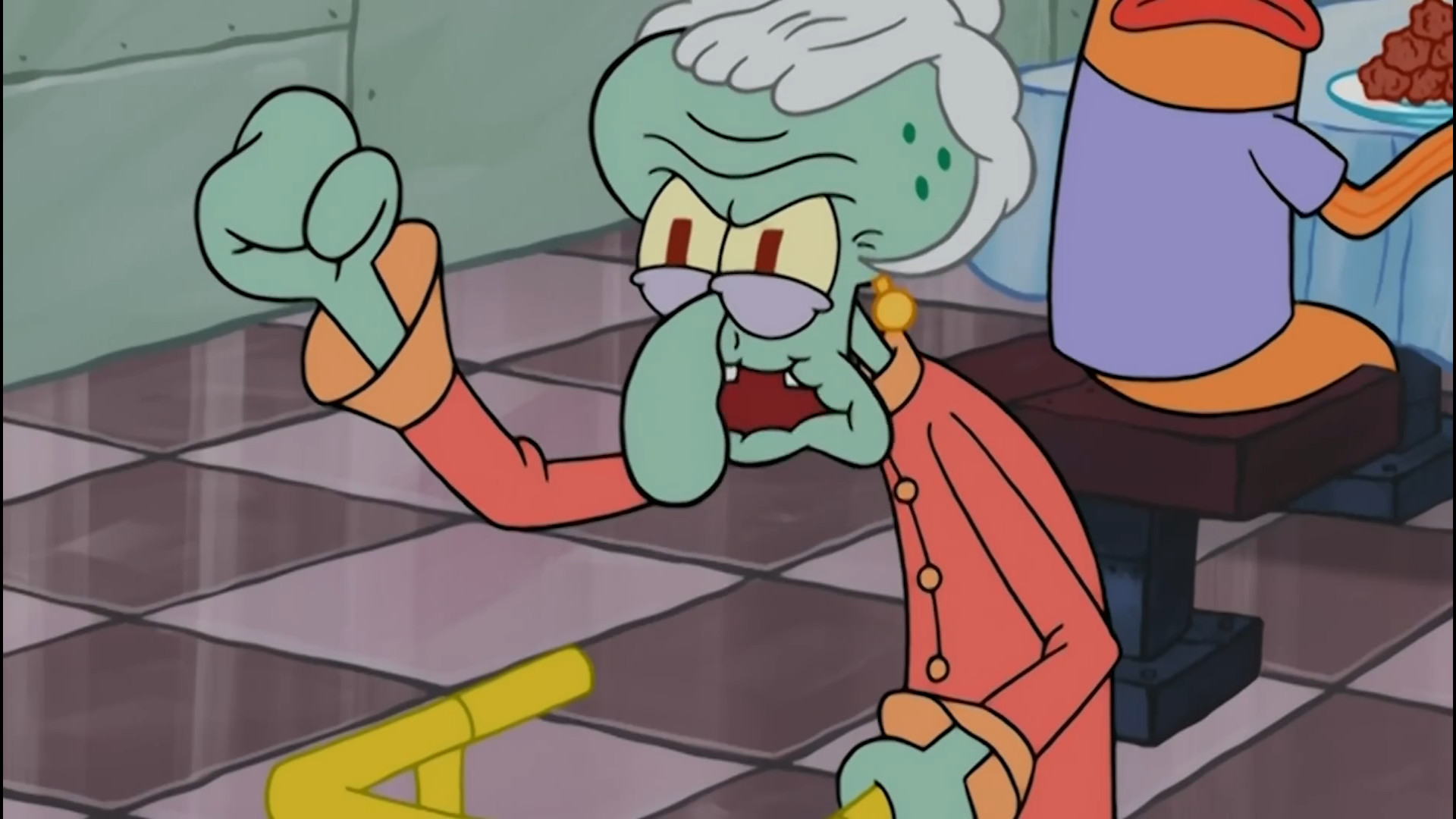 مادربزگ پیر اختاپوس در بیکینی...