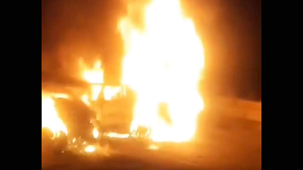 آتش سوزی مرگبار یک خودرو در جا...