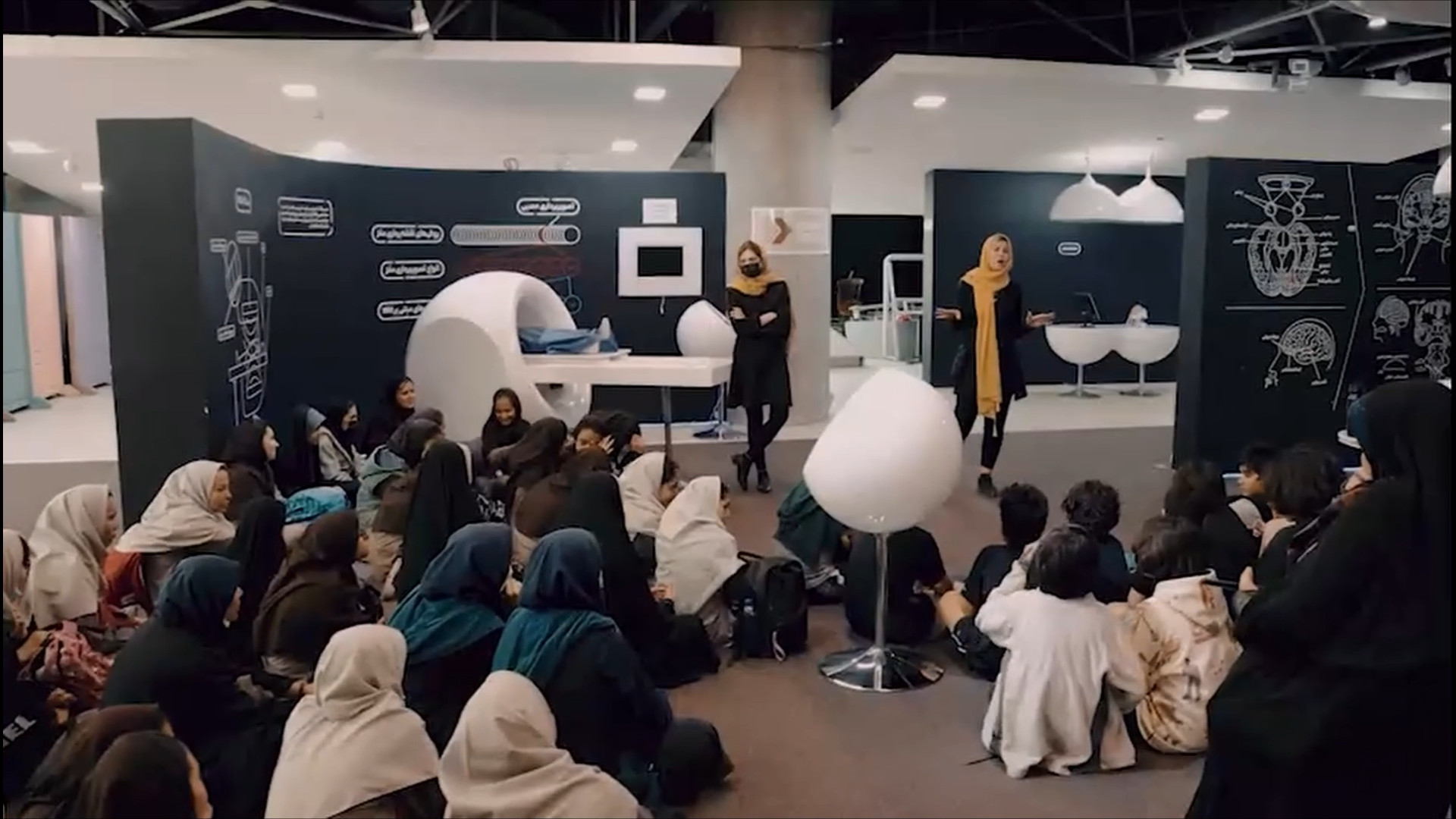 نمایش فیلم مستند کاپیتان من بر...