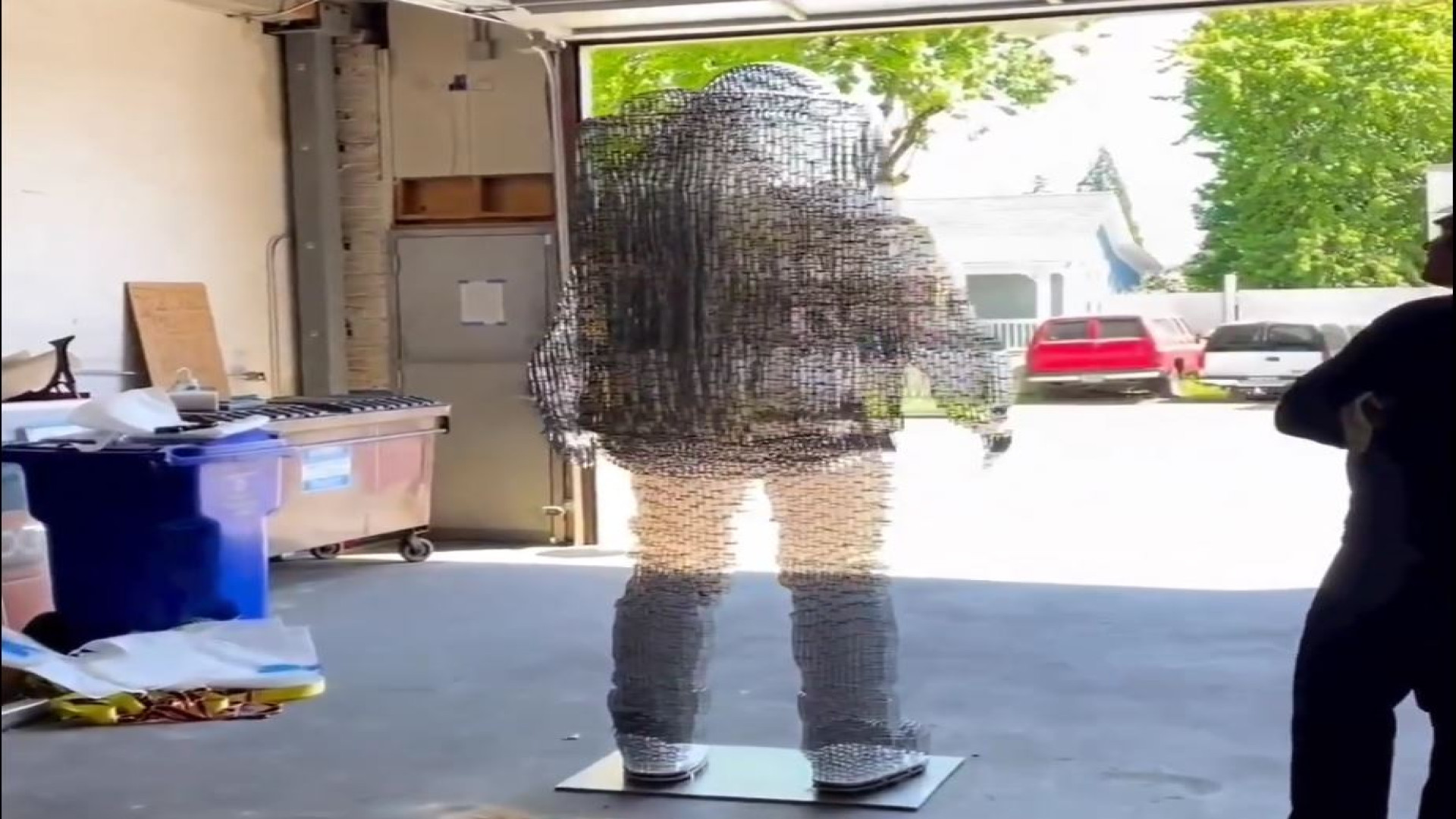 مجسمه ای عجیب که توسط یک فیزیک...