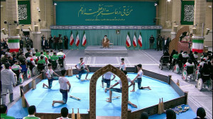 بسم الله و زنگ و ضرب زورخانه در حسینیه امام خمینی در حضور رهبر انقلاب بسم الله و زنگ و ضرب زورخانه در حسینیه امام خمینی در حضور رهبر انقلاب