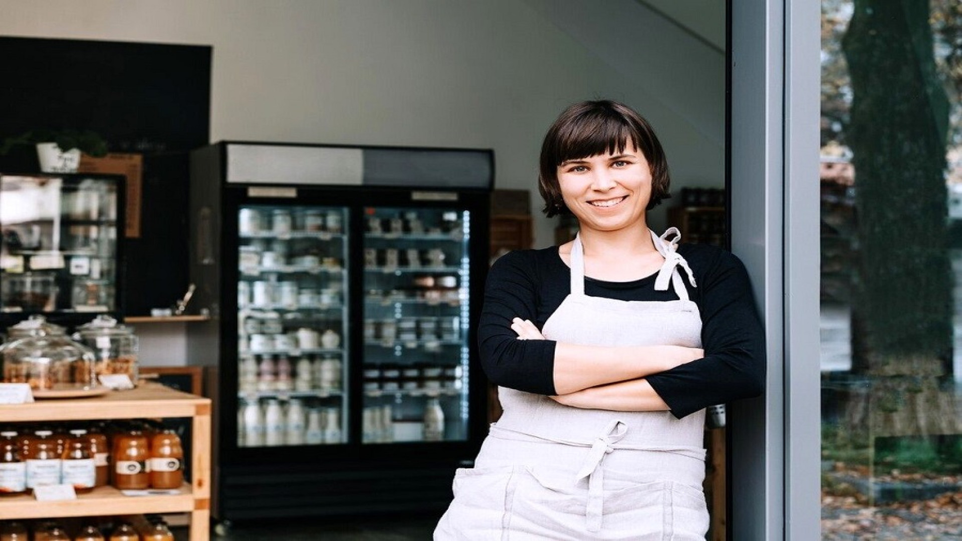 درگیری گارسون زن با دو مرد به...