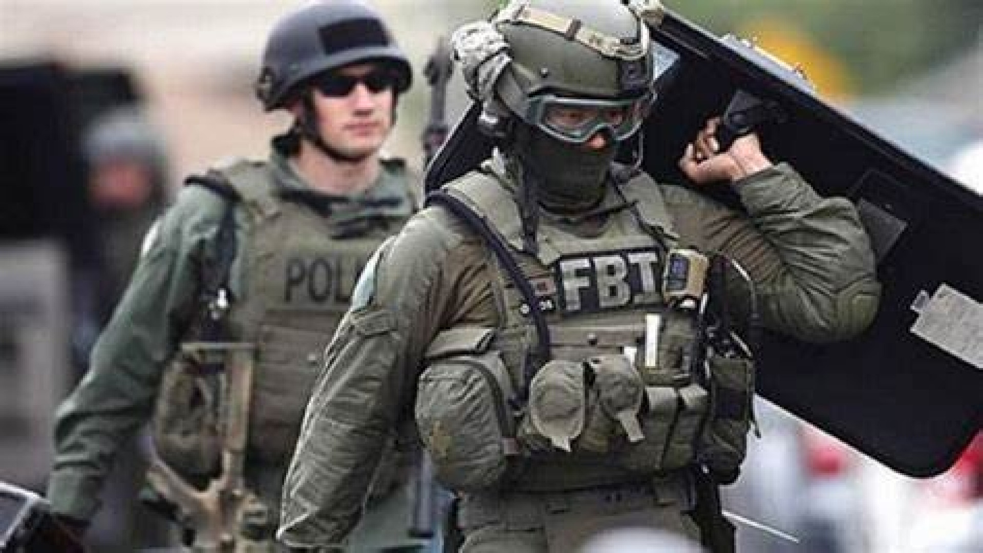 گروگان گیری اقای پول پرست !!