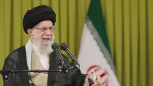 شعار «مرگ بر آمریکا»؛ یک خطّ مشی، نه یک شعار صرف شعار «مرگ بر آمریکا»؛ یک خطّ مشی، نه یک شعار صرف