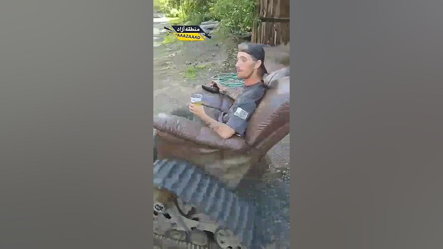 مبل شبیه تانک، طنز، خنده دار