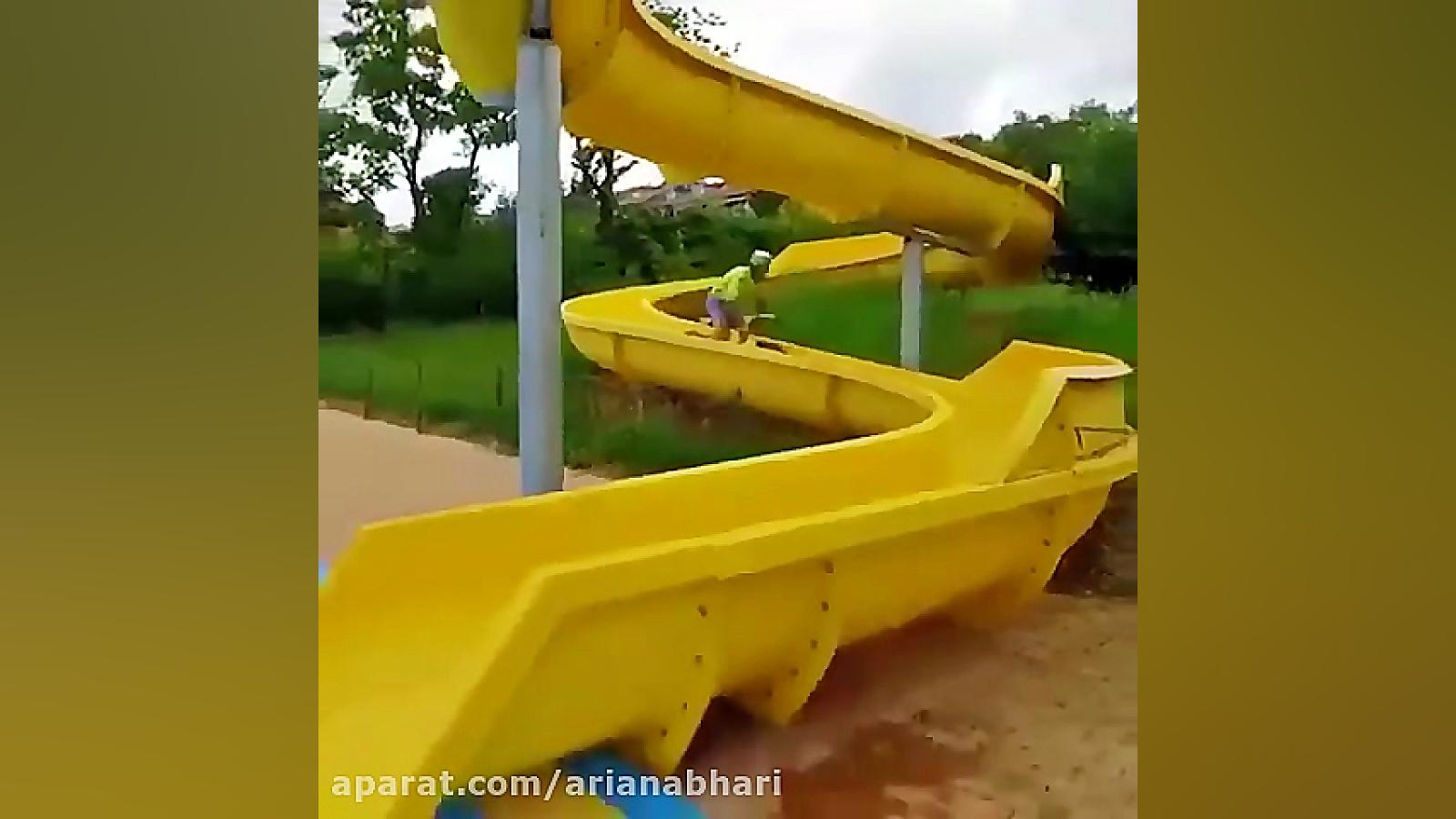 تفریحی جالب با سرسره استخر