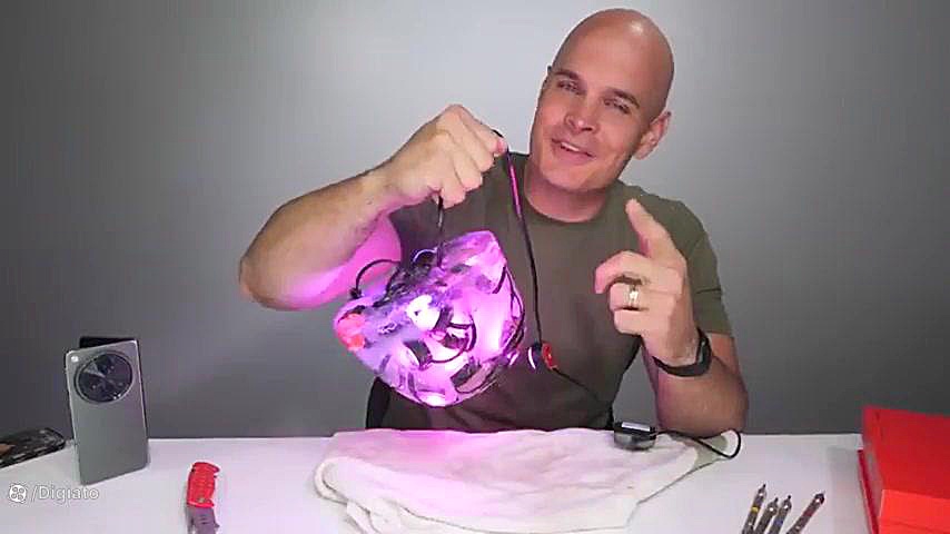 تست مقاومت گوشی تاشو وان پلاس...